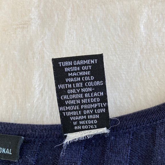 Elegant Navy Blue Knit Dress - Picture 7 of 9